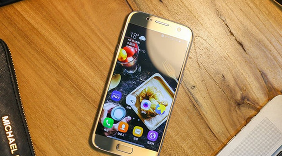 Samsung Galaxy S7 G930F with 4 GB RAM and 32 GB ROM